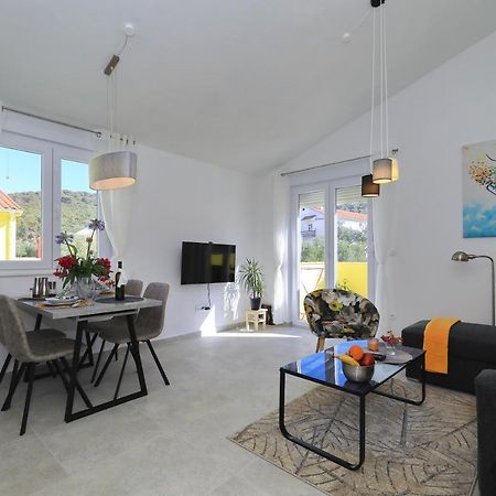 Villa Gaby Luxus Apartment 1 Schlafzimmer, Pool und wunderschönem Panorama Meerblick Božava Exterior foto