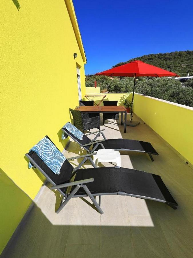Villa Gaby Luxus Apartment 1 Schlafzimmer, Pool und wunderschönem Panorama Meerblick Božava Exterior foto